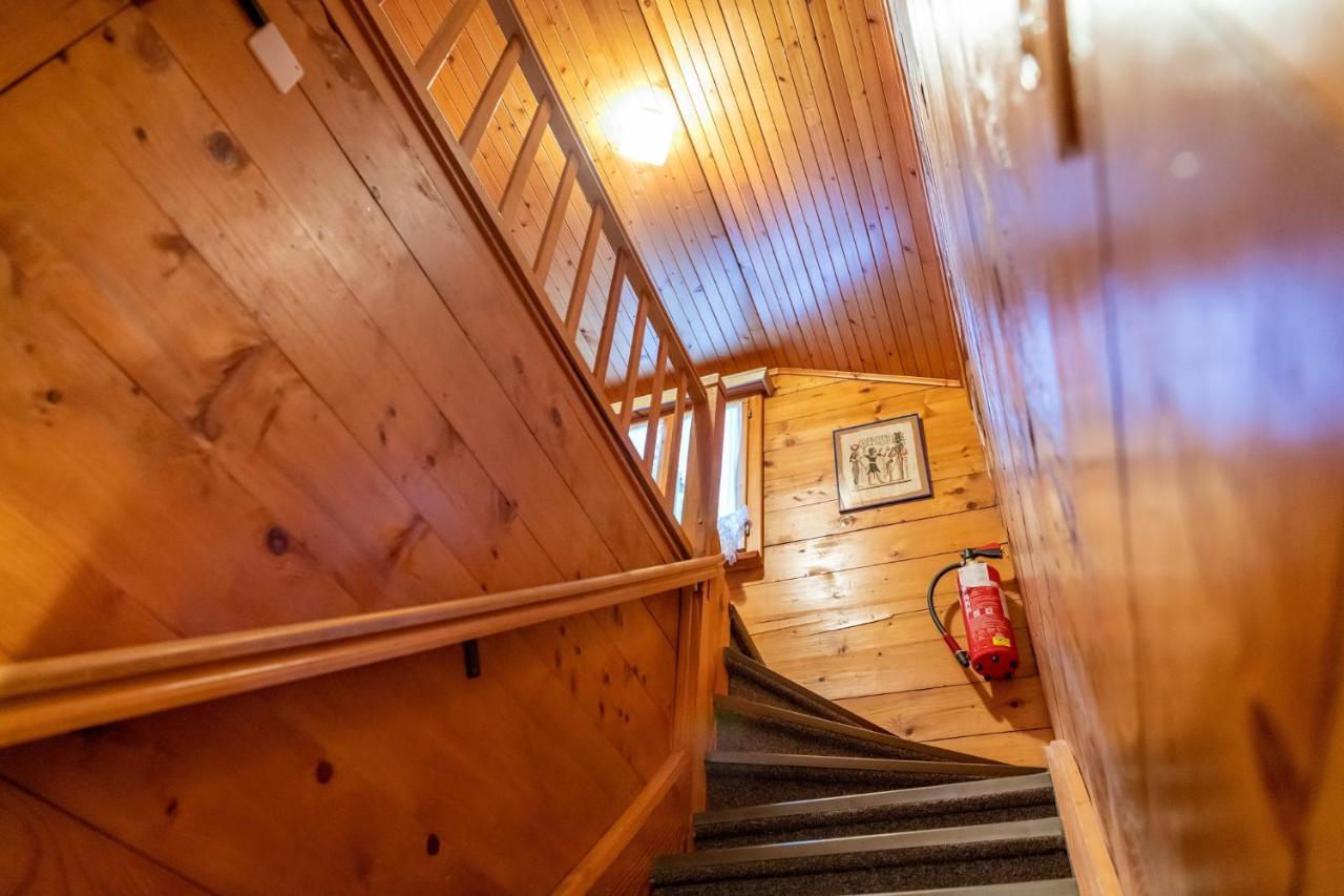 Chalet Bambi "Marchenhaft" Apartman Grächen Kültér fotó